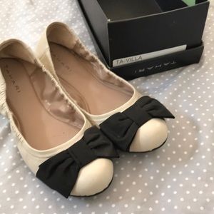 Tahiti Flats with black bow. Size 6